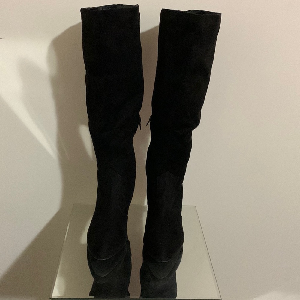 Mid length black boots